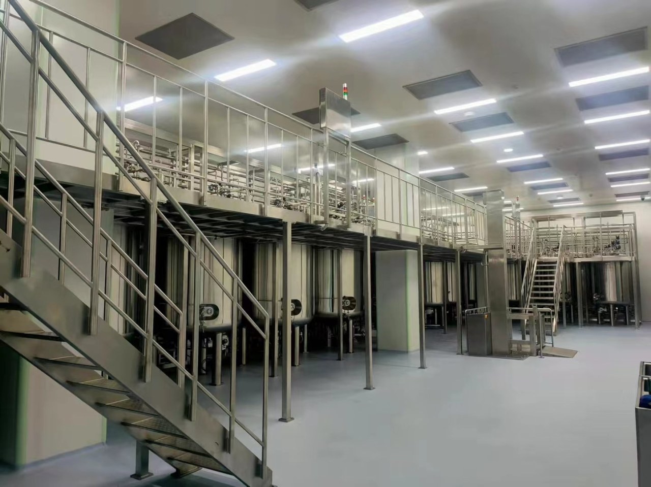 二层平台 · 管道与阀门布置